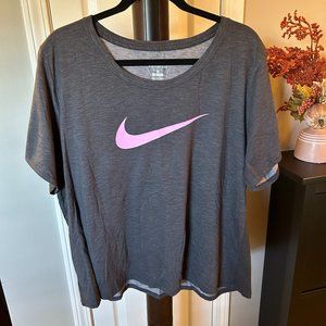 Nike Dri-Fit tee, plus size 2x, grey/pink, EUC